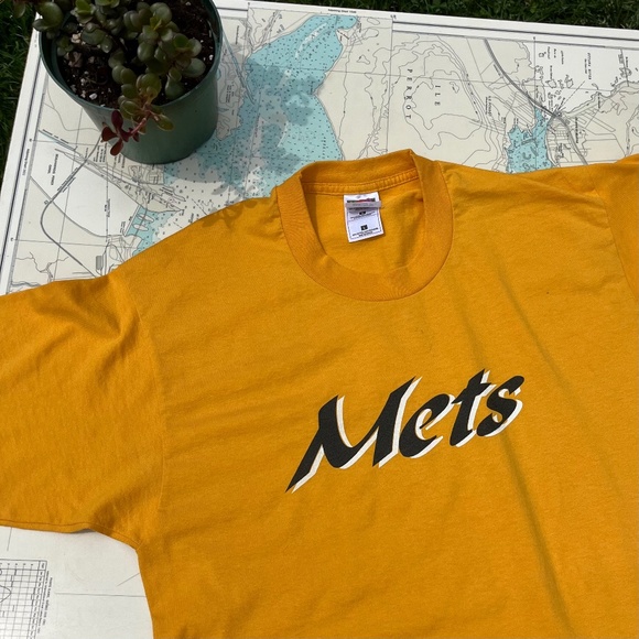 Fruit of the Loom Other - Vintage Harvest Gold Mets Graphic Tee